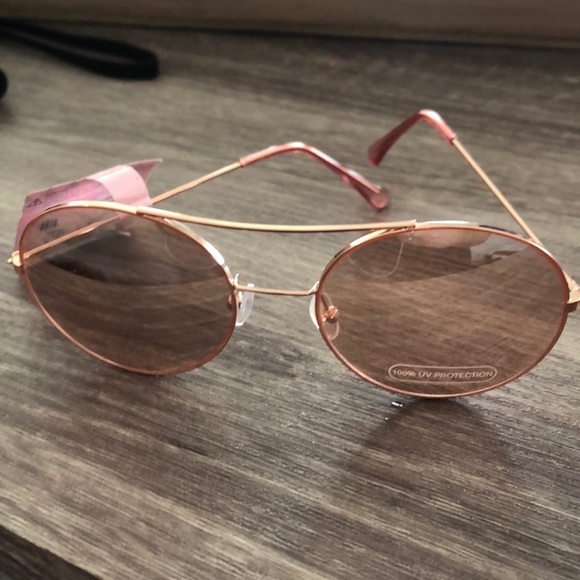 Allure Flirt Accessories - ❗️SALE❗️NWT Allure Flirt Rose Colored Sunglasses